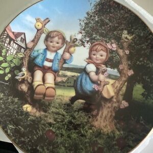 Hummel Charming Vintage Style Decorative Plate